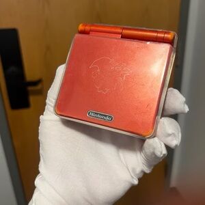 Nintendo Game Boy Advance SP Pokémon Center Charizard EditionConsole AGS-001